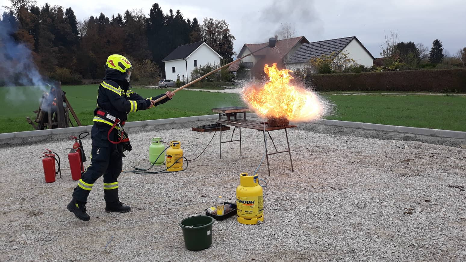 Prikaz gašenja in pregled gasilnih aparatov